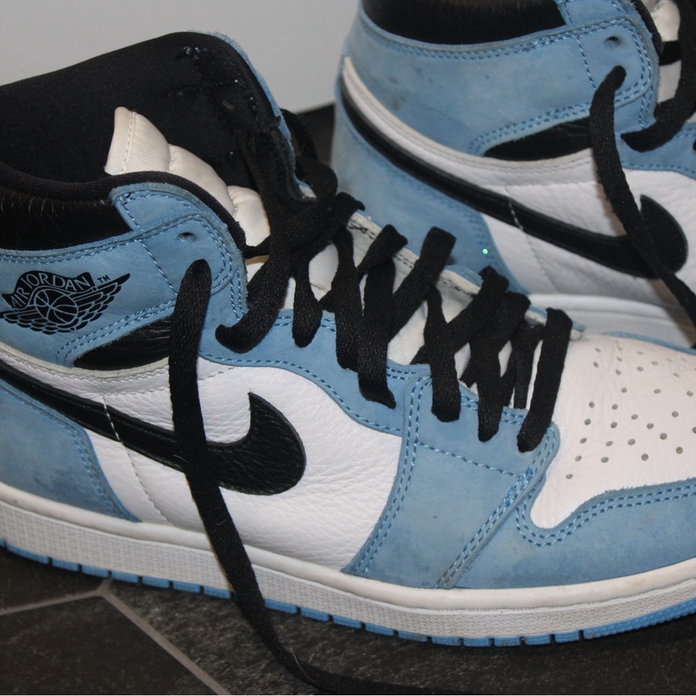 Air Jordan 1 Retro High OG “University Blue” | Men’s Size 9 - Picture 2 of 8
